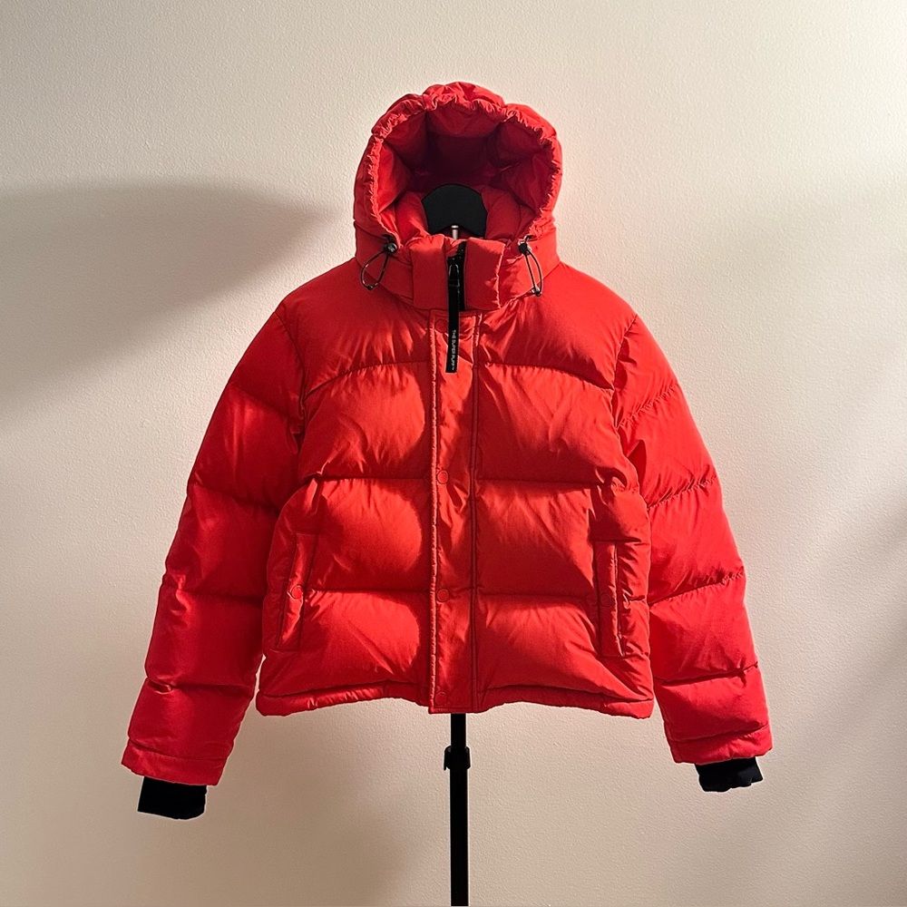 Aritzia TNA Red Super Puff Shorty 700 Fill Down Hooded Puffer Jacket Size XS